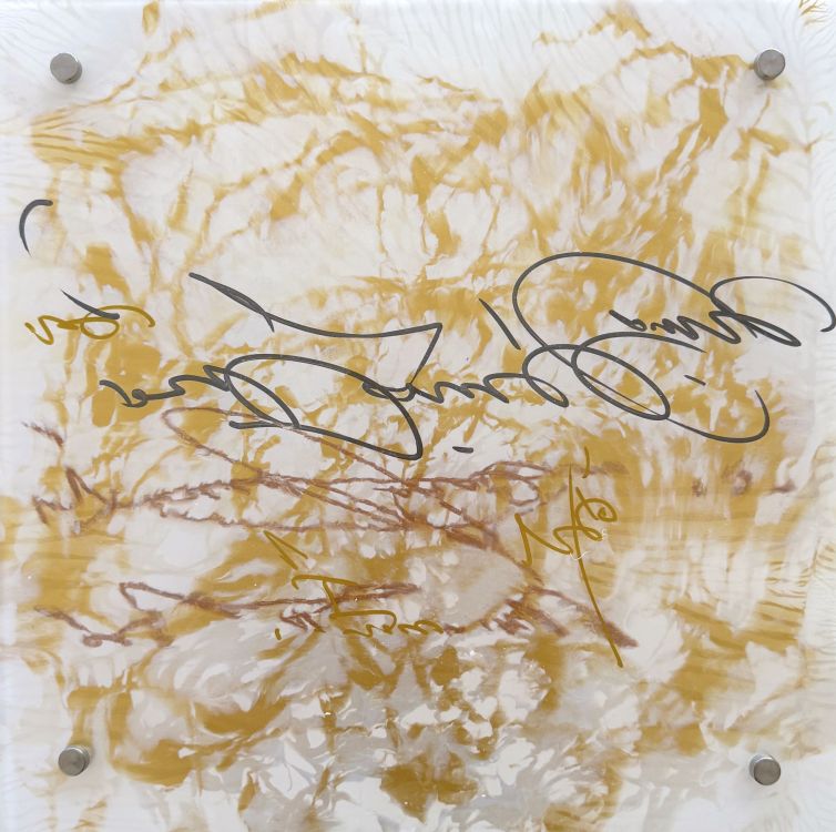 Signature in Gold 2